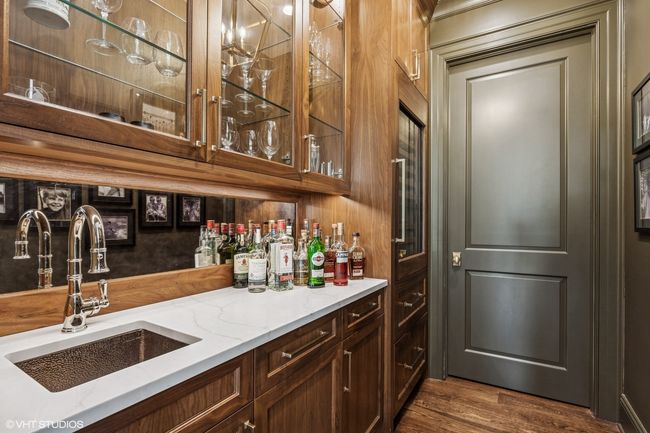 201 - 120 E Scranton Ave, Condo with 2 bedrooms, 3 bathrooms and 2 parking in Lake Bluff IL | Image 8