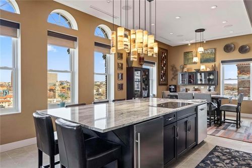 apt-1001b-229 Ward Pkwy, Kansas City, MO, 64112-2252 | Card Image