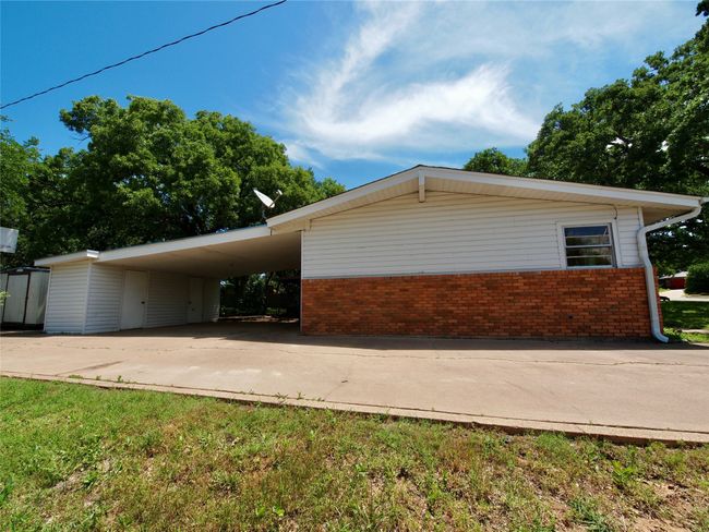 1431 Brazos St, House other with 4 bedrooms, 2 bathrooms and null parking in Graham TX | Image 4