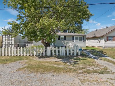 704 S Main Street, House other with 3 bedrooms, 1 bathrooms and null parking in Bristow OK | Image 2