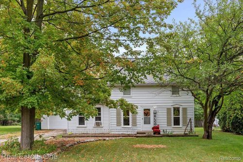 575 Pontiac St, Oxford, MI, 48371-4849 | Card Image