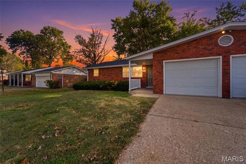 210 Anderson Ln, Belleville, IL, 62221-3230 | Card Image