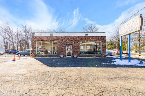 704 Park Ave, Freehold, NJ, 07728-2379 | Card Image