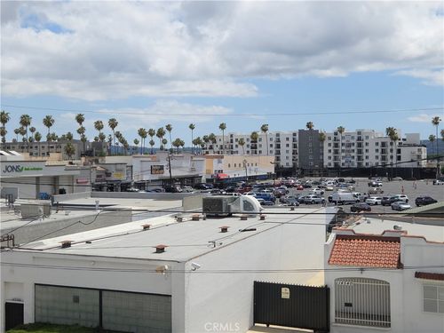 301-14537 Archwood St, Van Nuys, CA, 91405-4669 | Card Image