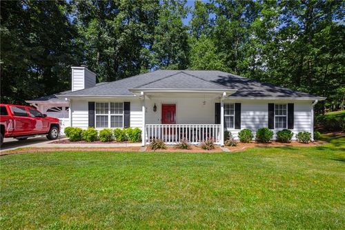 3243 Navajo Cir, Gainesville, GA, 30501-7561 | Card Image