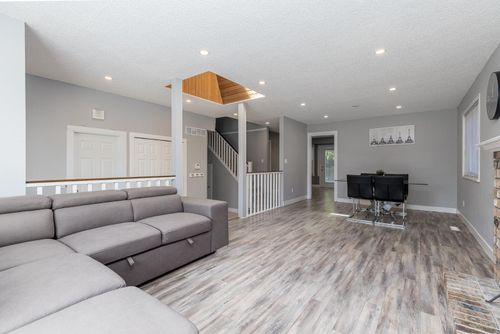 9435 149a St, Surrey, BC, V3R7V6 | Card Image