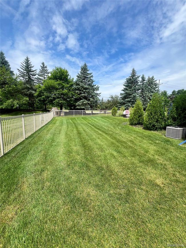 Additional yard space | Image 57