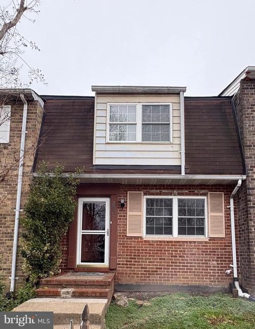 805 Sledgehammer Dr, FREDERICKSBURG, VA, 22405-1242 | Card Image