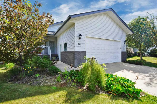 46 Westwood Crescent, House detached with 4 bedrooms, 3 bathrooms and 4 parking in Sylvan Lake AB | Image 1