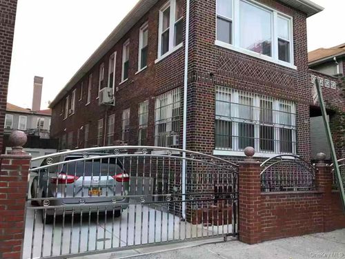 360 E 49th St, New York, NY, 10017-1602 | Card Image
