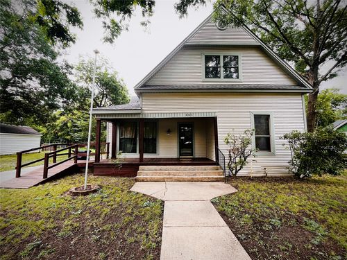 401 W Maple St, Whitewright, TX, 75491-2530 | Card Image
