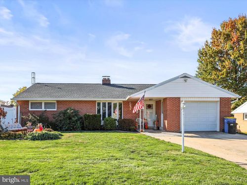 310 Edgeboro Dr, Manchester, PA, 17345-1206 | Card Image