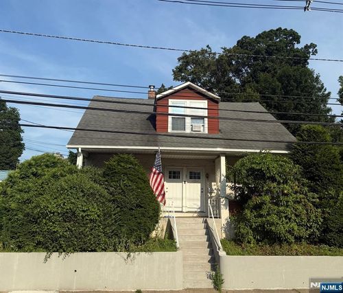581 S Broad St, Glen Rock, NJ, 07452-1311 | Card Image
