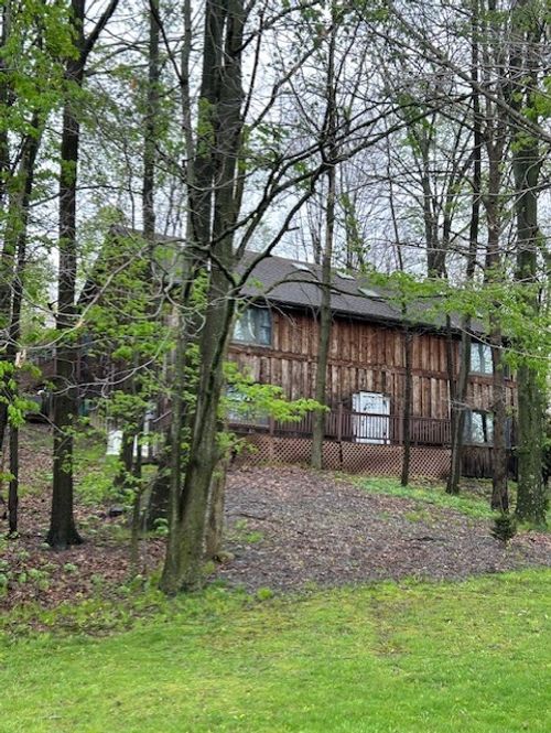 402 Tomahawk Trl, Mercer, PA, 16137-9378 | Card Image