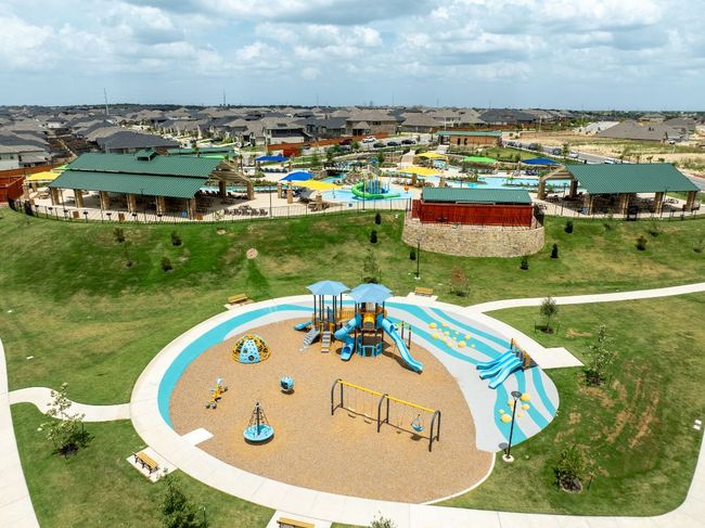 Community events and resident programming help foster connection and fun throughout the year. | Image 30