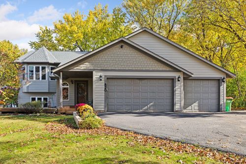 820 Hallam Ave N, Mahtomedi, MN, 55115-1714 | Card Image