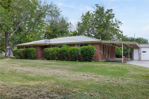 516 E Hunt St, Bremond, TX, 76629-5149 | Card Image