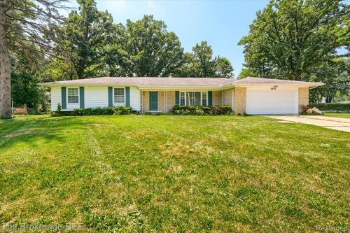 5312 Michael Ct, Grand Blanc, MI, 48439-4326 | Card Image