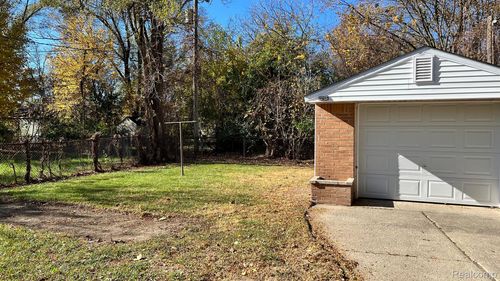 19229 Appleton St, Detroit, MI, 48219-2690 | Card Image