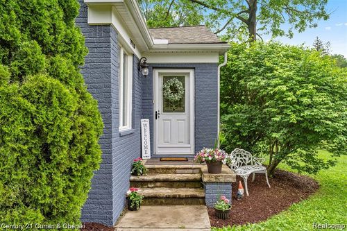 29118 Clarita St, Livonia, MI, 48152-3510 | Card Image