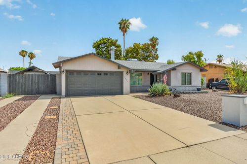 2032 W Meadow Dr, Phoenix, AZ, 85023-2325 | Card Image