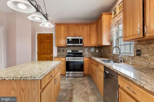 6910 Governors Grant Ln, FREDERICKSBURG, VA, 22407-8573 | Card Image