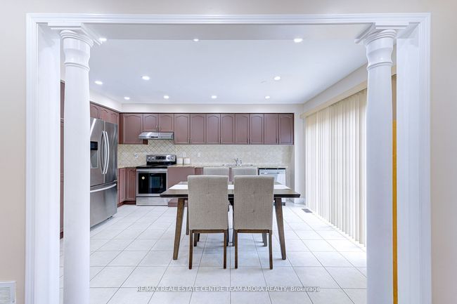 27 Beresford Cres, House other with 5 bedrooms, 4 bathrooms and 4 parking in Brampton ON | Image 11