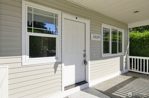 10129 19th Avenue Ct S, Tacoma, WA, 98444-1645 | Card Image