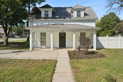 View of front facade with a front lawn | Image 2