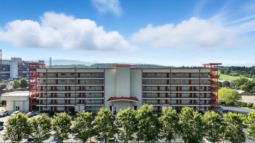 1306-210 Raceday Center Dr, Bristol, TN, 37620-1569 | Card Image