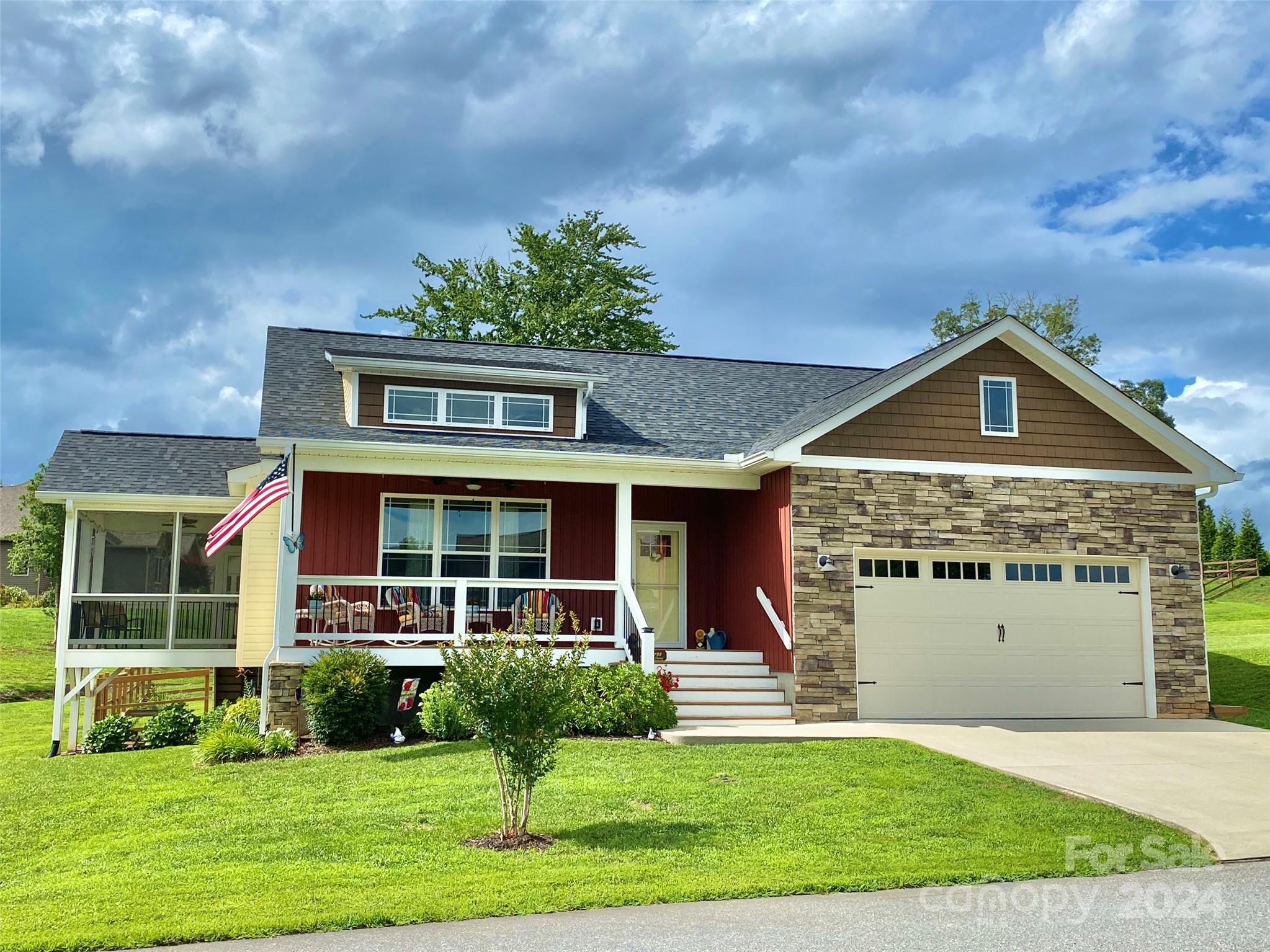 River Breeze Ln, Etowah, NC 28729