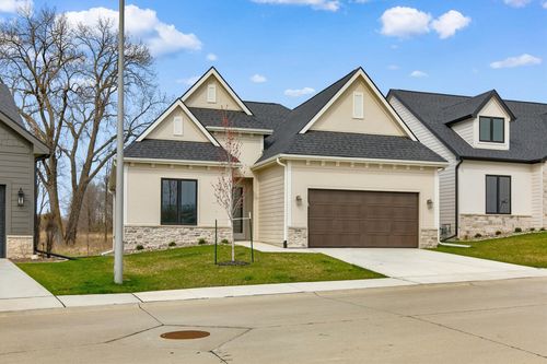 2646 Se Steele Dr, Waukee, IA, 50263-6502 | Card Image