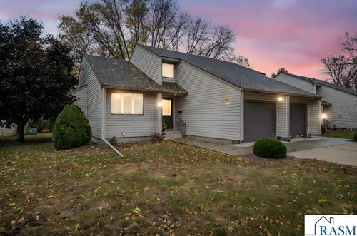 208 S Ramsey St, Blue Earth, MN, 56013-2054 | Card Image