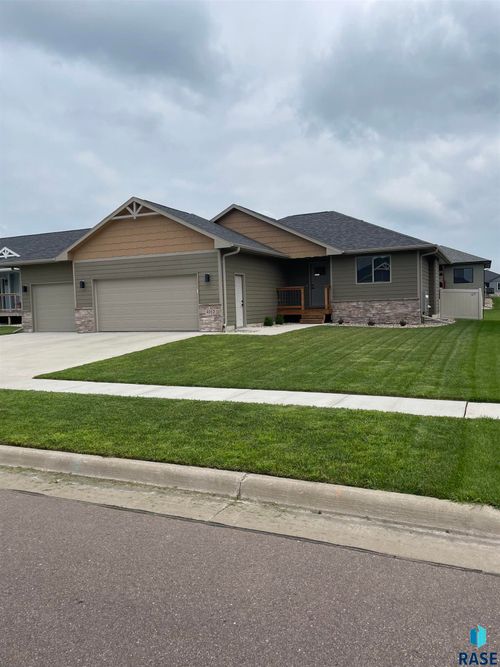 4012 S Home Plate Ave, Sioux Falls, SD, 57110-8589 | Card Image