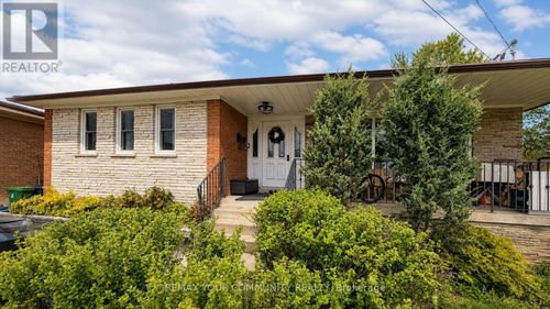 lower-7 Digby Court, Toronto (Newtonbrook West), ON, M2R2X5 | Card Image