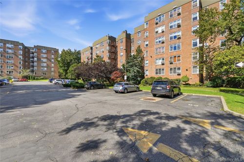 6b-18-40 211th St, Bayside, NY, 11360-1806 | Card Image