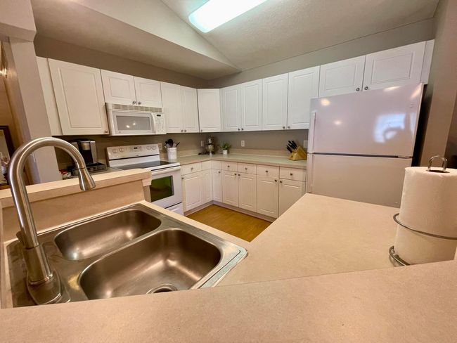 647 Spring Valley Dr, Condo with 2 bedrooms, 2 bathrooms and null parking in Lewis Center OH | Image 11