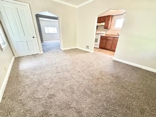 738 10th St, Pitcairn, PA, 15140-1106 | Card Image