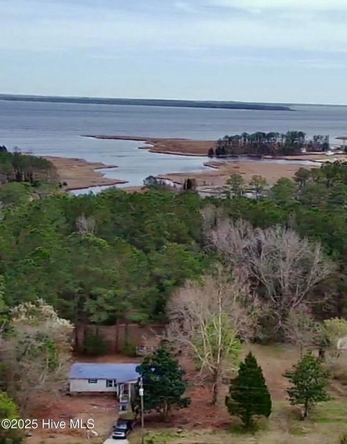 996 Pamlico St, Belhaven, NC, 27810-1387 | Card Image