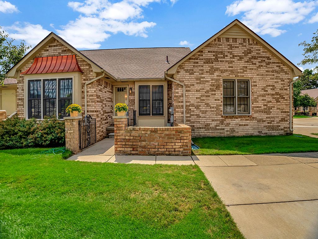 Riverbend Dr, Clinton Township, MI 48038