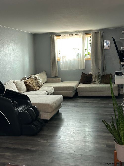 102-306 E 18th St, Cheyenne, WY, 82001-4669 | Card Image