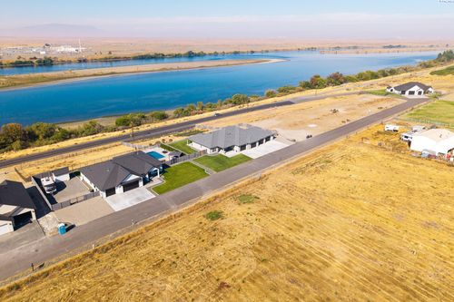 113 Columbia Bluff Ln, Pasco, WA, 99301-6183 | Card Image