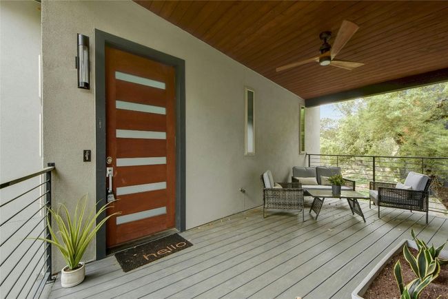 Front courtyard between home and garage | Image 31