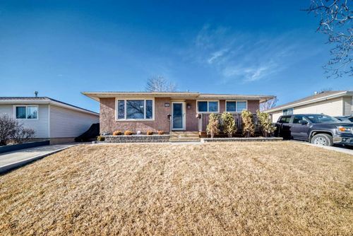 7139 18 St Se, Calgary, AB, T2C1K2 | Card Image
