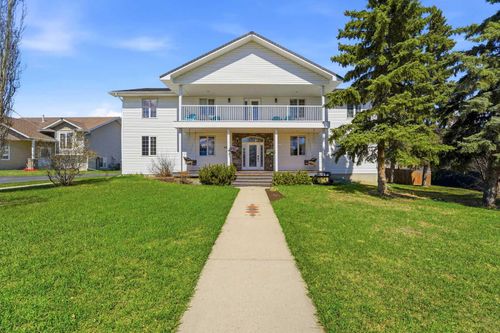 4922 College Ave, Lacombe, AB, T4L1Z2 | Card Image