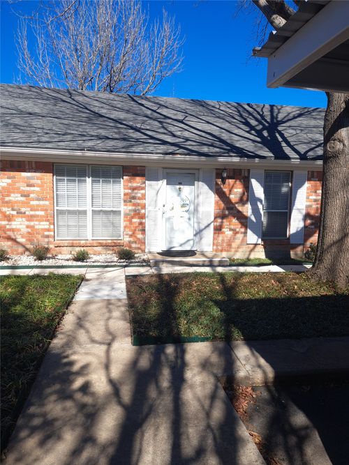 955 Roaring Springs Rd, Fort Worth, TX, 76114-4479 | Card Image