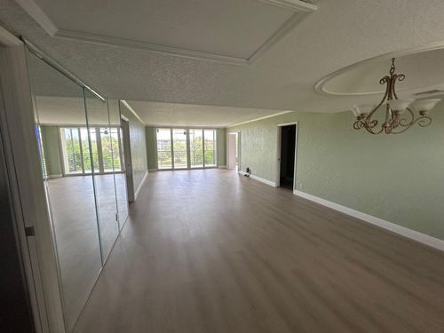 apt-403-3850 Oaks Clubhouse Dr, Pompano Beach, FL, 33069-3631 | Card Image
