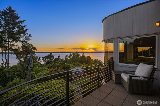 Deck off the main living area | Image 7