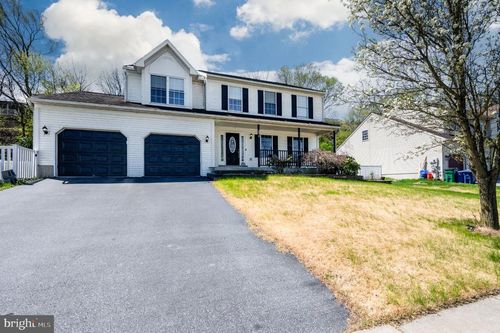 4870 Dunham Dr, READING, PA, 19606-8946 | Card Image