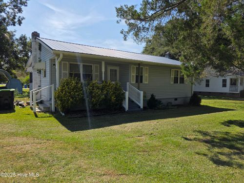 203 W Foy St, Richlands, NC, 28574-8299 | Card Image